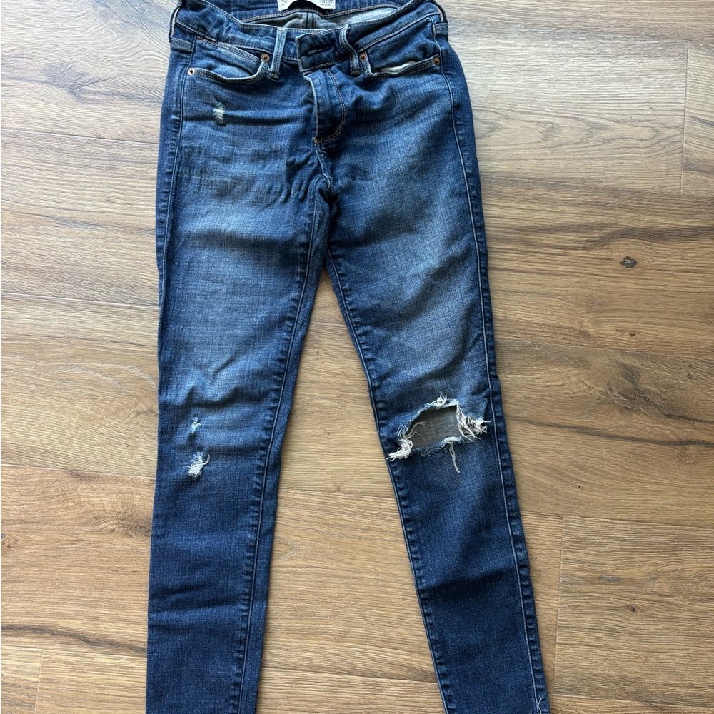 Abercrombie & Fitch Women's Ankle Distressed Blue Jeans